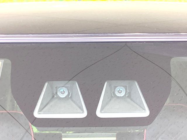 【スマートアシスト】走行中に前方の車両等を認識し、衝突しそうな時は警報とブレーキで衝突回避と被害軽減をアシスト。より安全にドライブをお楽しみいただけます。