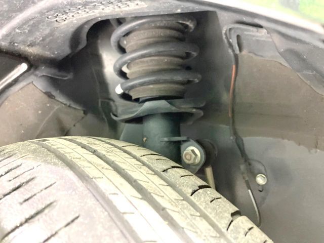 お車を安心してお乗りいただく為には、足回りの定期点検が欠かせません。サービスサポート（有償保証）では無料点検もご提供しており、安心のカーライフをお過ごしいただけるサポート体制が整っています。