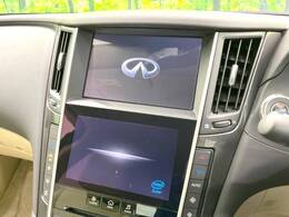 【メーカー純正ナビ】インテリアに溶け込むスタイリッシュな「専用設計」メーカーナビを装備♪視認性や操作性など基本性能にも優れ、より上質なカーライフをお楽しみいただけます。