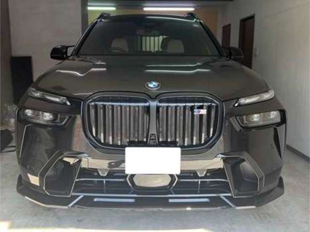 「キドニー・グリル」他の追随を許さない存在感を誇り、これぞBMWの風格を感じさせます.