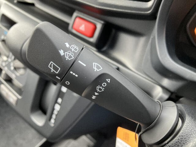 「当社のこだわり」全車保証付き（ゴールド・プラチナプラン）当社の工場は国の認定をもらった指定工場です。メンテナンスは安心の整備をお約束致します。当社の最長保証は2年間（プラチナプラン）です！