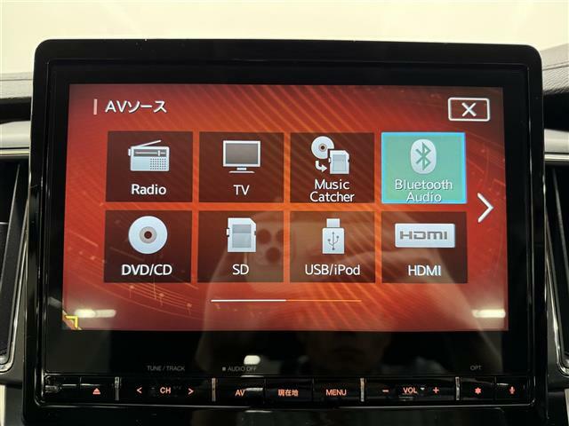 【純正ナビ】人気の純正10.1インチナビを装備しております。ナビの使いやすさはもちろん、オーディオ機能も充実！キャンプや旅行はもちろん、通勤や買い物など普段のドライブも楽しくなるはず