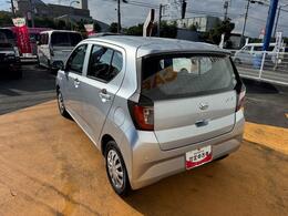 リヤドア・リヤクォーター・バックドアウィンドウにスモークドガラスを採用