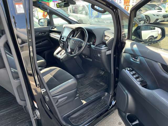 お見積りはもちろんお車の状態、装備、ご購入方法、追加で見たい写真などありましたら、お気軽に【在庫確認・見積依頼】ボタンや【0066-9711-554167】をご利用ください。どちらも無料♪♪