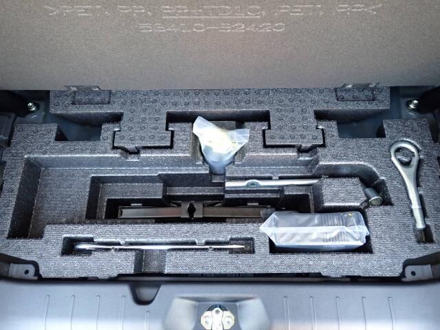 パンク修理キットが付いてます.
