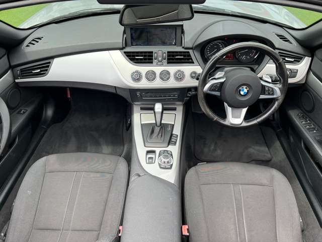 第2世代となるニューBMW Z4は、プレミアム・オープン・モデルのセグメントに属し、BMWロードスター初のリトラクタブル・ハードトップを採用。