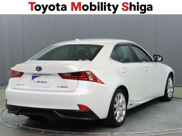 中古車の総合評価や内外装の状態などがひと目でわかるよう、トヨタ車のプロの検査員が車両状態を検査した「車両検査証明書」をご用意しています。