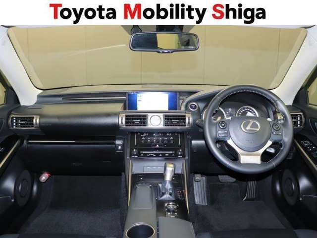 高級感を感じる運転席周りです。機能的なインパネはスイッチ類の操作性も良好！洗練されたスタイリッシュなデザインも好評です！
