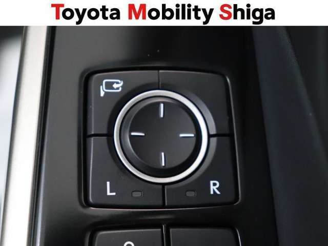 ドアの施錠・解錠と連動してドアミラーが開閉します。鍵の閉め忘れの確認にとても便利です♪