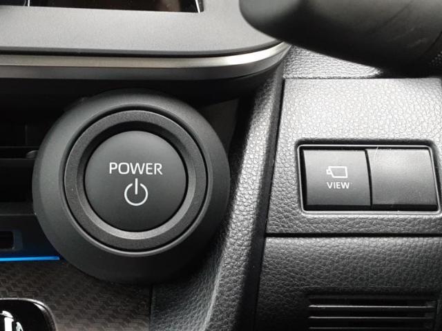 WECARSの展示場では実際に見て、触ってお車をお選びいただけます！知識の豊富な営業スタッフが様々なカーライフをご提案いたします！