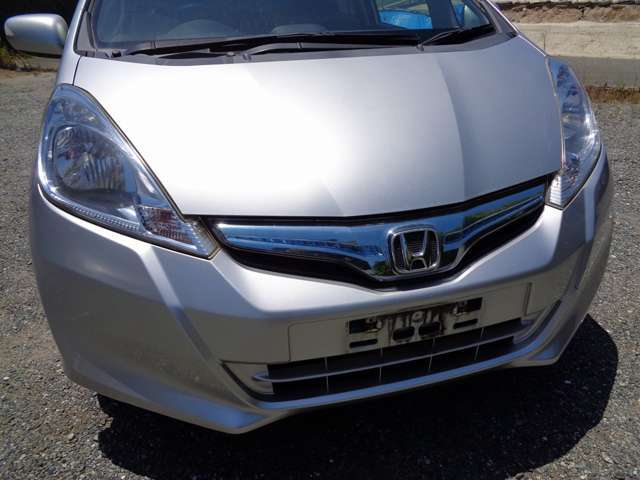 お客様から直接買い取った車を中心に限られたスペースで販売しているため流通コストが異なります。そのため、在庫車の回転が早く入庫後1日売れちゃうこともあります。カーセンサー　フリー電話：0078-6002-569407