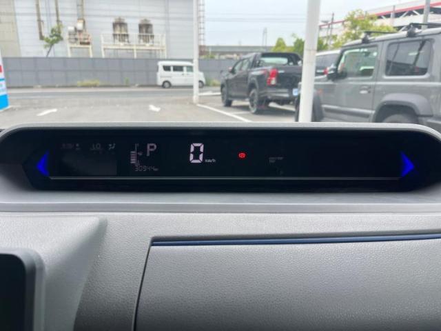 WECARSの展示場では実際に見て、触ってお車をお選びいただけます！知識の豊富な営業スタッフが様々なカーライフをご提案いたします！