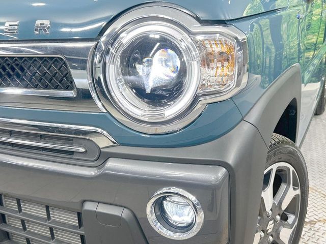 【LEDヘッドライト】悪天候や夜間走行時も良好な視界を確保し安心して運転できる高輝度LEDヘッドライトを装備！点灯速度が早く、消費電力も抑えられています。