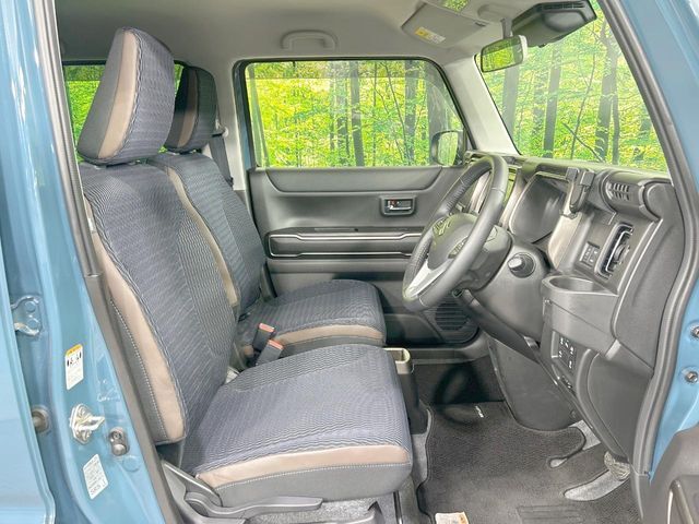 運転席シート廻りは使用感も少なく、良好な状態となっています。丁寧に使われていたことがよくわかりますね。