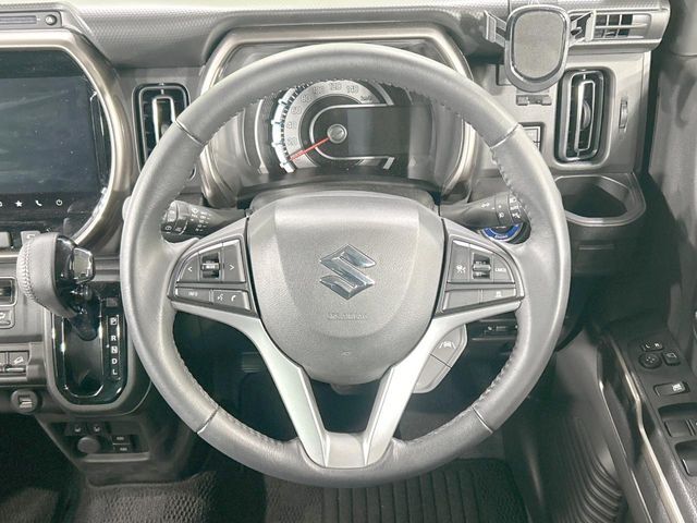 【純正革巻きステアリング】上質な革を使用することで、手にしっかり馴染みとても運転しやすいハンドルです♪