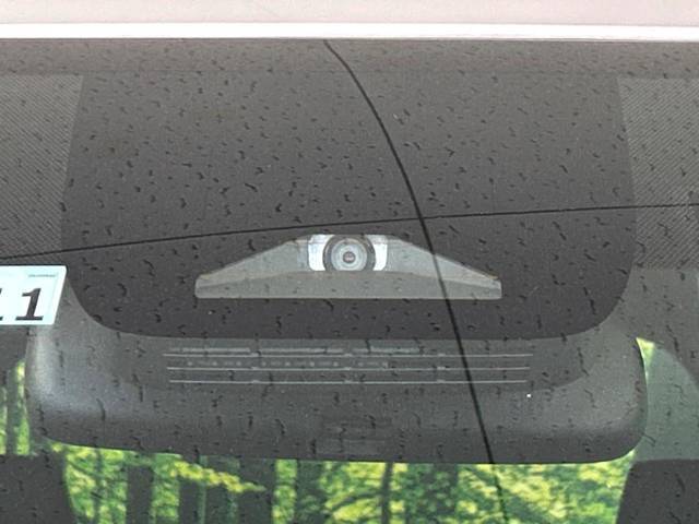 【トヨタセーフティセンス】走行中に前方の車両等を認識し、衝突しそうな時は警報とブレーキで衝突回避と被害軽減をアシスト。より安全にドライブをお楽しみいただけます。