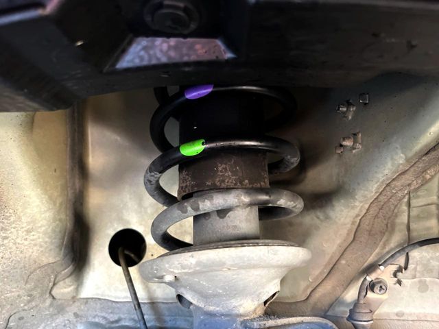 お車を安心してお乗りいただく為には、足回りの定期点検が欠かせません。サービスサポート（有償保証）では無料点検もご提供しており、安心のカーライフをお過ごしいただけるサポート体制が整っています。