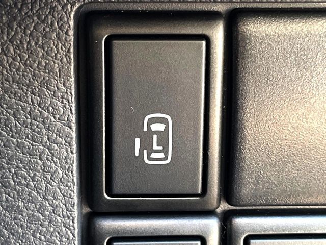 【パワースライドドア】スマートキーや運転席のスイッチでスライドドアの開閉が可能♪電動だから力を入れてドアを開ける必要が無く、小さいお子様でも、重い荷物を持っている時もラクに開け閉めできます♪