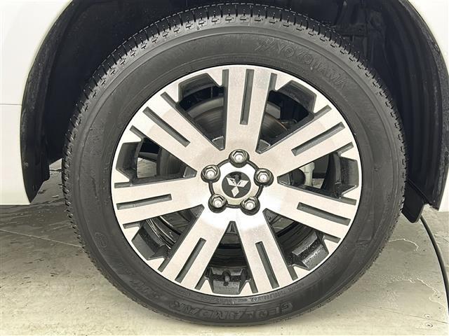 【純正18インチアルミホイール】専用のアルミなので、お車のイメージにぴったり！！社外のアルミやスタッドレスタイヤも取り扱いございます！！ドレスアップもカスタマイズもお任せください！！