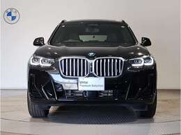 ☆BMWの代名詞とも言える【キドニーグリル】一目見ただけでBMW車であると認識できる確固たるアイコンとして存在感を放ちます☆