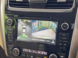 【アラウンドビューモニター】専用のカメラにより、上から見下ろしたような視点で360度クルマの周囲を確認することができます☆死角部分も確認しやすく、狭い場所での切り返しや駐車もスムーズに行えます。