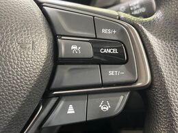 【アダプティブクルーズコントロール】高速道路での長距離走行が楽に！！自動で速度を保つクルーズコントロールが、衝突軽減システムと連携し、前方の車両を感知して車間を保つように速度調節してくれます！！