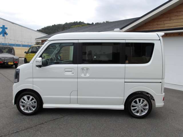 当店はお客様に多くのお車を検討して頂くために、在庫車両120台程度在庫しております。お客様のお気に召すお車を是非検討して下さいませ☆無料通話(携帯可)0078-6002-682813