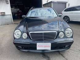 ベンツといえば、このボンネットにある、スリーポイント エンブレムですね　ナツカシイ