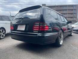 WALDルーフスポイラー 18インチホイール このリヤビュー カッコイイです