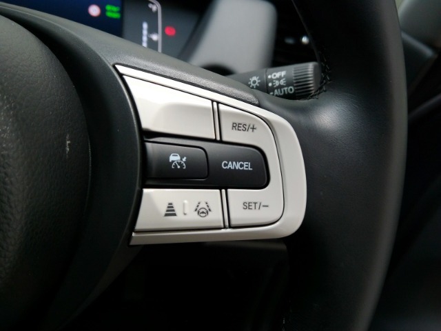 多彩な安心・快適機能を搭載した先進の安全運転支援システムのHonda　SENSINGを搭載しております。