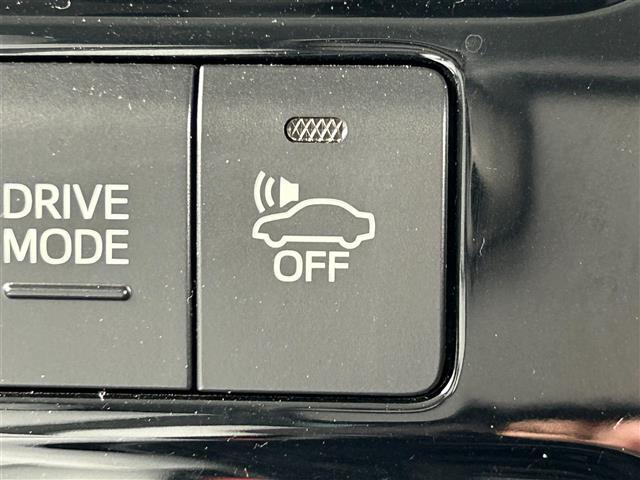 【車両接近通報装置】低速でモーターによる走行をしている時に、歩行者にクルマの接近を知らせ、注意を促します！一時停止スイッチでON/OFFの切り替えが可能です！