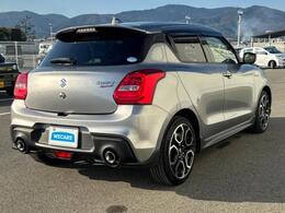 全国に店舗を展開しているのでどこでもお取り寄せが可能です！この車が気になるけど遠方だから・・・と諦める必要はありません！※別途陸送費が必要です。