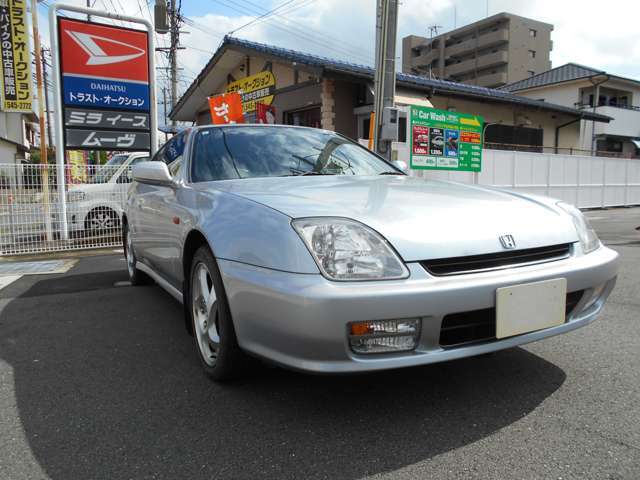 車庫保管であったことからヘッドライトのくすみも無くとても綺麗な車両ですワンオーナーで車庫保管なので程度は良くディーラーにて車検・点検をしっかりしているので安心感があります