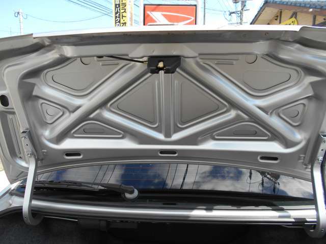綺麗なリアトランクになります　大事にされていた事が伺えます