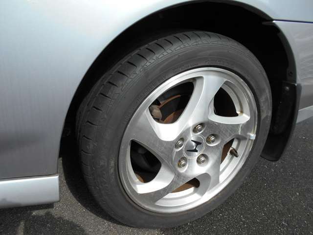 まだまだ山もあり交換の必要はありません　純正ホイールもなかなかイイですよ