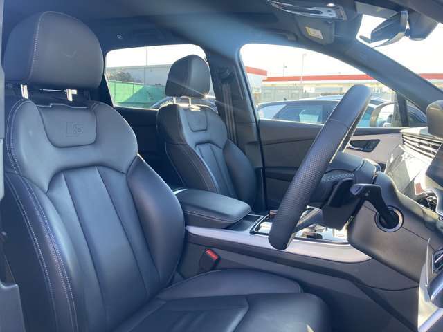 “Audi自動車保険プレミアム”　充実した自動車保険と様々なサービス内容で、Audiオーナーにふさわしいサポートをご用意。アウディだけのプレミアムサービス「Audiプレミアムケア」を無償付帯。担当 ： 佐藤/宮澤