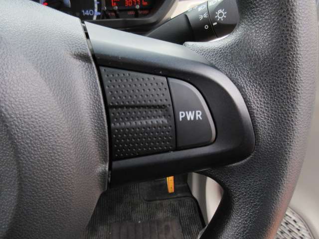 ご納車後も安心なプレミアム保証をご提案いたします。ナビや電装品、エアコンなども含めた600項目の充実した保証内容と安心のロードサービス付帯でサポートいたします。詳細はお尋ねください。