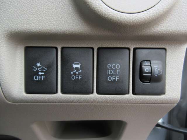 ご納車後も安心なプレミアム保証をご提案いたします。ナビや電装品、エアコンなども含めた600項目の充実した保証内容と安心のロードサービス付帯でサポートいたします。詳細はお尋ねください。