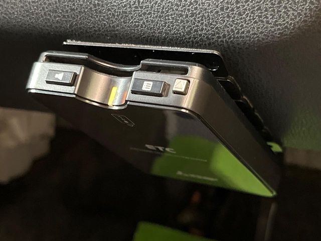 【ETC】高速道路の料金所をストレスなく通過！話題のスポットやサービスエリアに多い「スマートIC」利用時は必須のアイテムです。当店でセットアップを実施、ご納車当日からすぐにご利用いただけます！