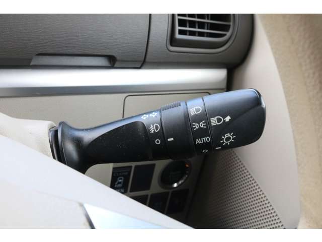 ヘッドライトはハロゲンライトとなっておりますが、オートライト機能付き