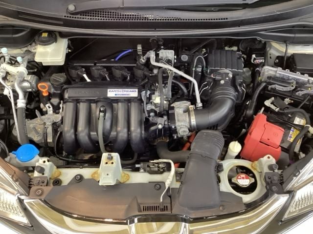 ホンダスタッフがしっかり整備して保証付きにてお渡し致します。エンジンルーム＆室内ルームともにクリーニング済みで清潔です。快適なドライブをお楽しみください。