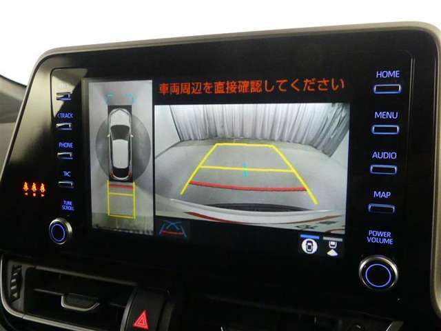 バックカメラが付いているので後方確認が非常にしやすいです。今や運転初心者も熟練者も必須装備！ついていて損はないですね♪