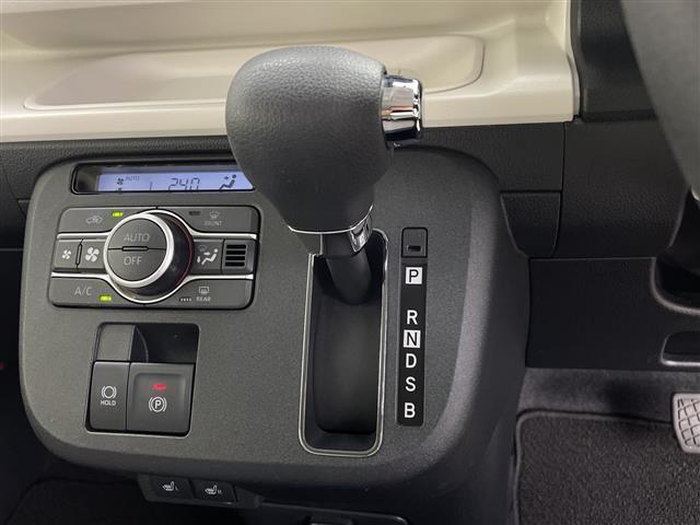 【フロアマット】車内を綺麗に保つのには必須のアイテムです。当店ではフカフカな新品マットも絶賛取り扱い中！ぜひご相談くださいませ。