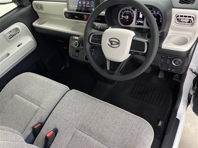 【インパネ全体】全方位で視界が広く、高い目線で運転もしやすいです！