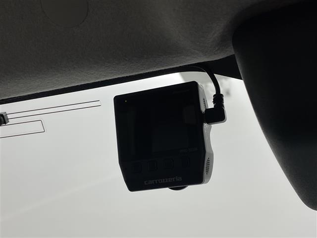 【バックミラー】大きくて見やすいので、後方を見るときも安心です！