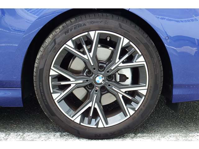 【ホイール】純正オプション18インチアルミホイール装着しております