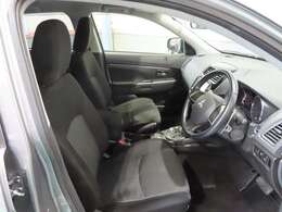 ゆったり包み込むようなフロントシート！長距離運転の疲労も軽減してくれます！