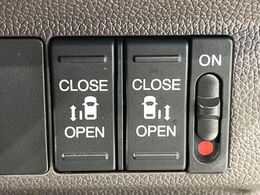 【両側パワースライドドア】スマートキーや運転席のスイッチで後席両側スライドドアの開閉が可能♪電動だから力を入れてドアを開ける必要が無く、小さなお子様でも簡単に開け閉めでき快適です♪