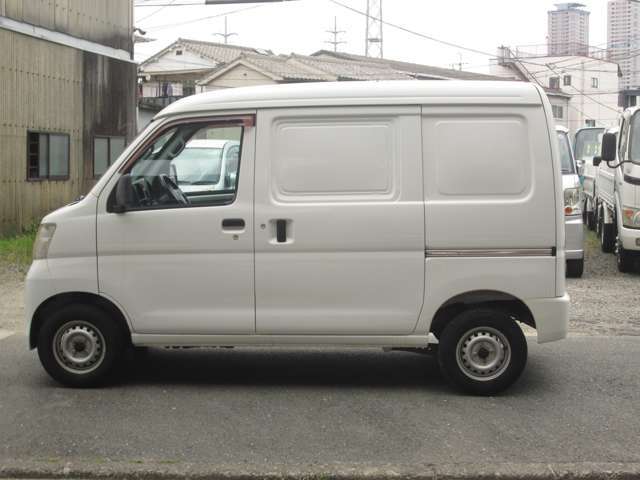 左側面の画像です♪スライドドアです。