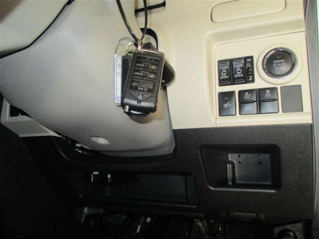 スイッチ操作でスライドドアの開閉ができます